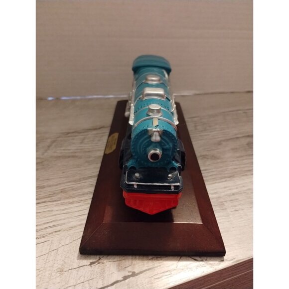 Avon Collectibles Blue Comet Train Locomotive Figurine On Wooden Base Vintage Di - Picture 7 of 9